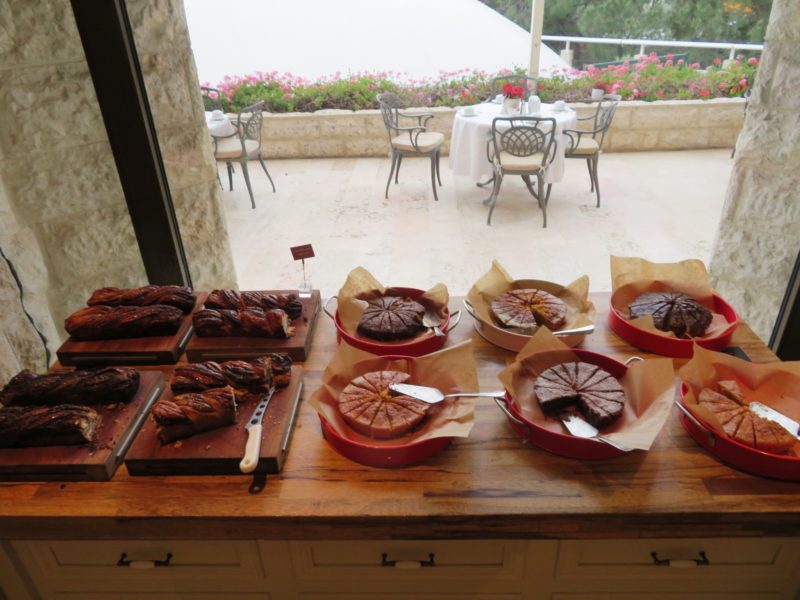 Israeli Breakfast : Cakes